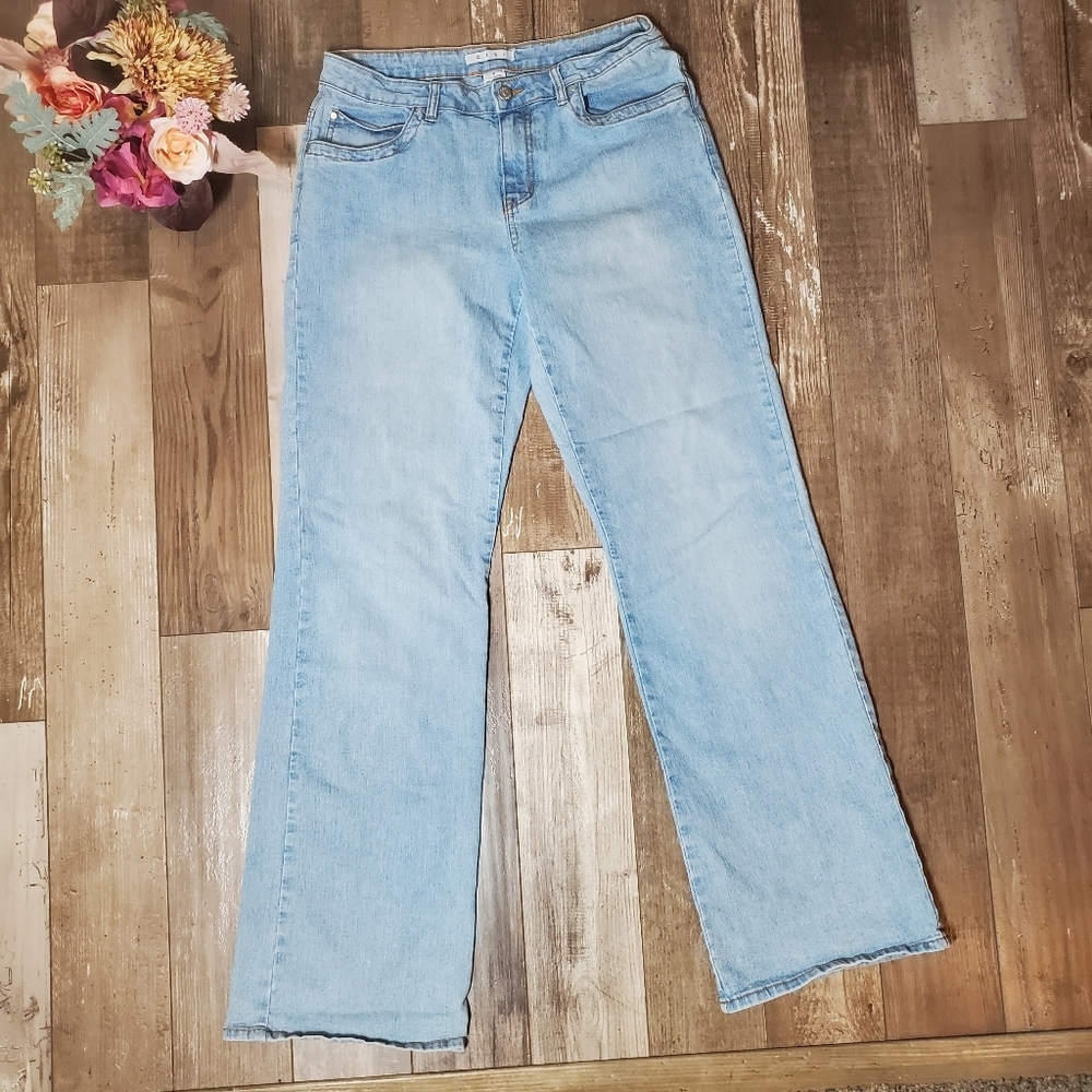 𝅺CAbi Light Wash Bootcut Jeans Women’s Size 8 Blue Denim EUC
